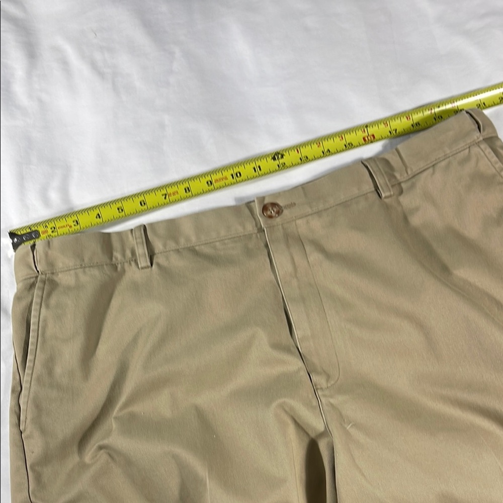 L.L. Bean mens khaki Comfort Fit flat front 8" chino shorts - size 42 - Picture 11 of 11